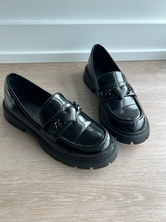 Shoes - Black Women's Chunky Heart Loafers - Classic Sleek Style